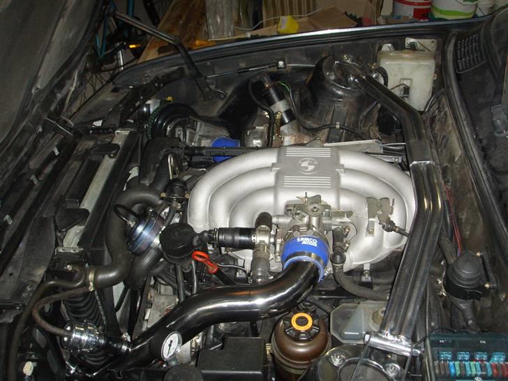 BMW 325i Turbo - Den første turbomotor. Den kørte 25000km med 250hk og en masse pryl. Den lever stadig. BMW KAN lave motorer billede 2