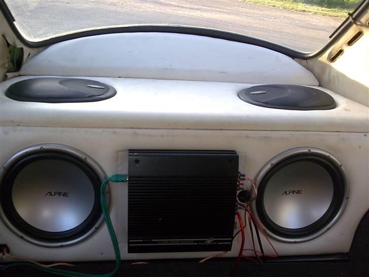 VW 1303 Solgt - skal lige siges det er lidt beskidt på billedet hehe så det ser beder ud når det er rent :D billede 7