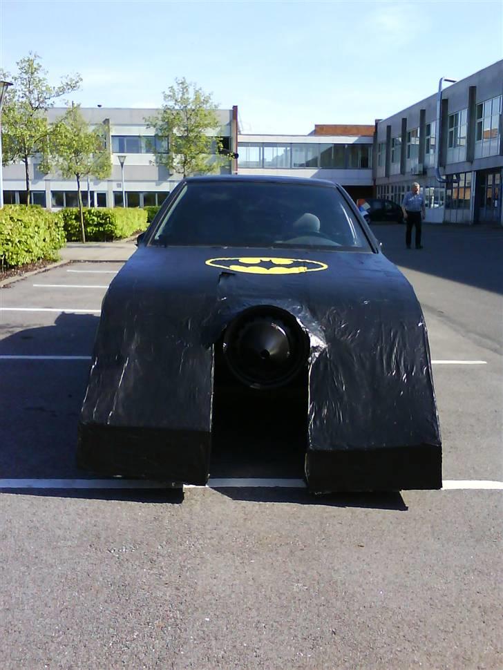 Nissan Sunny - Batmobil edition billede 3