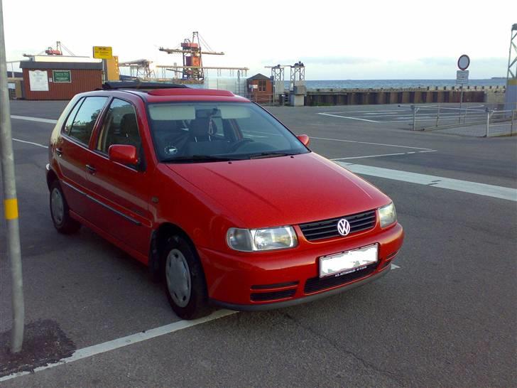 VW          Polo 6N Open Air - Et billede taget ved Stigsnæs kort tid efter jeg købte den... Der står den original.. billede 15