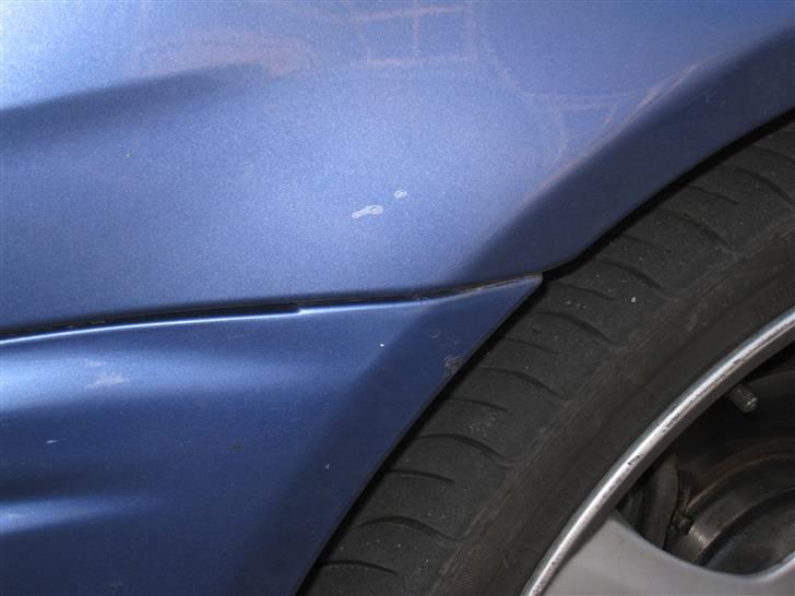 Toyota Paseo Solgt - Lakskade ved venstre forskærm billede 4