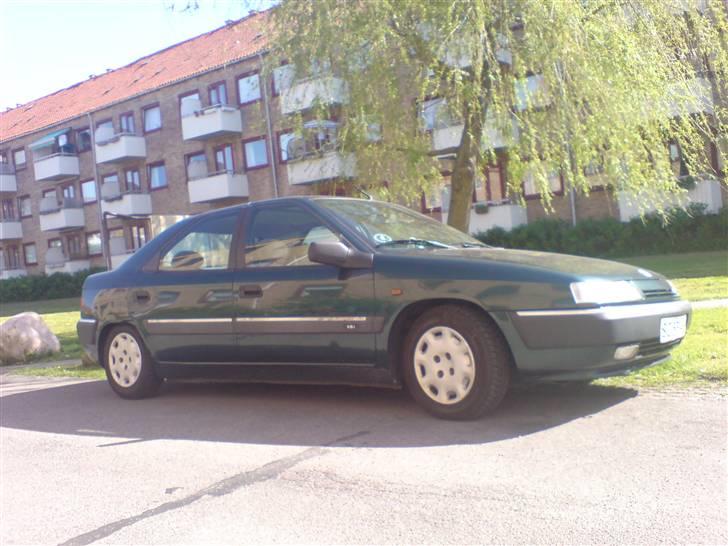 Citroën xantia 1,8 sx (brændt) - taget i kbh da jeg købte bilen i fredags. billederne godt nok da det var lyst i ryparken. billede 1