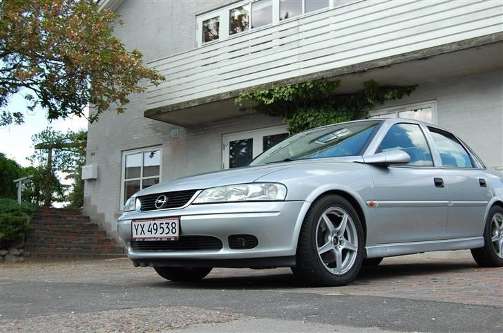 Opel Vectra B ---> TOTALSKADET billede 1