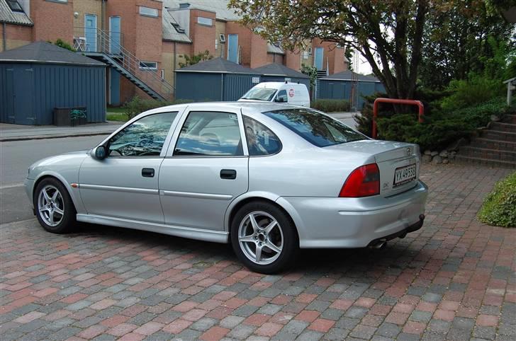 Opel Vectra B ---> TOTALSKADET billede 2