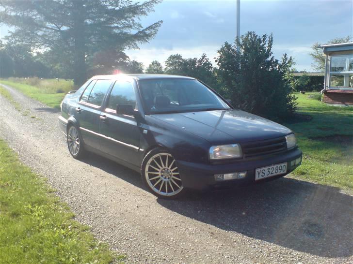 VW Vento 1,8 GL.+*(SOLGT)*+. billede 1