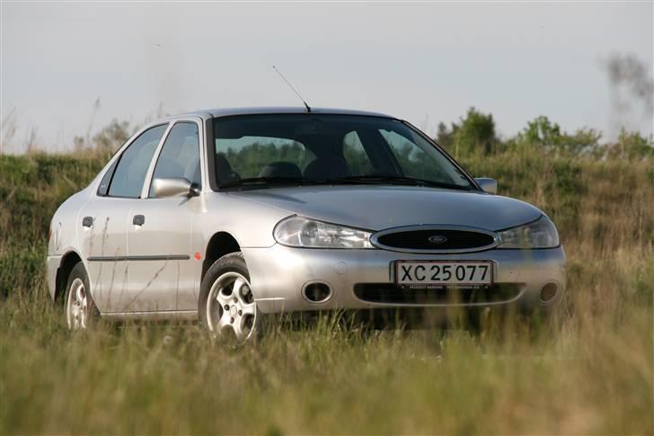 Ford Mondeo 1,8 Flair SOLGT billede 2