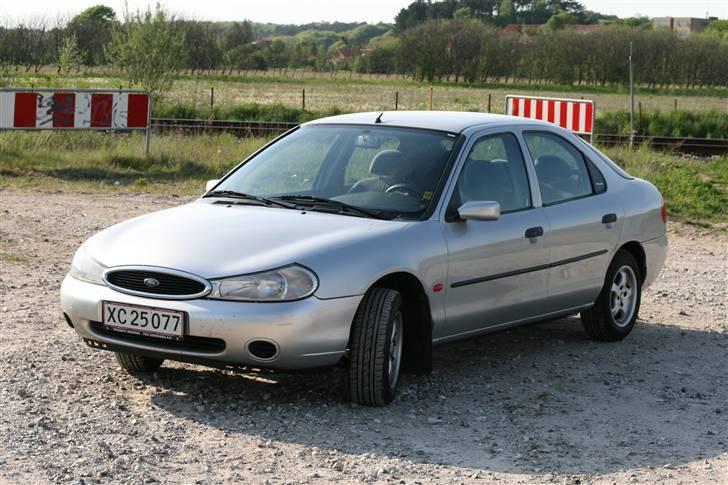Ford Mondeo 1,8 Flair SOLGT billede 4