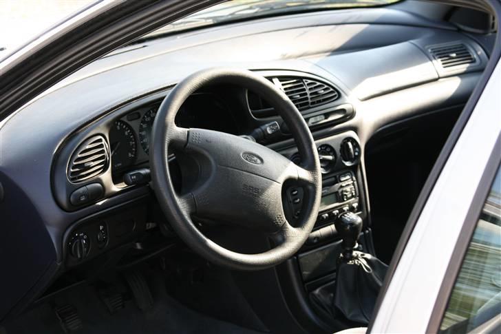 Ford Mondeo 1,8 Flair SOLGT billede 5