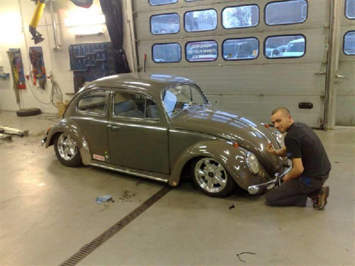 VW Bobbel 113 DE LUX  SOLGT - Ejermanden lige efter at den er kommet ned hvor den høre hjemme... billede 13