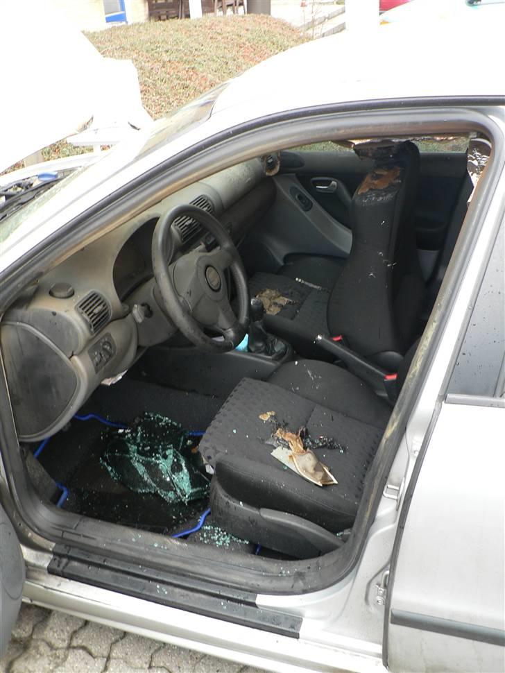 Seat Leon R.I.P. :( - syns det var på tide at folk fik lov at se de billeder.. den BRANDTE den 29/02-2008 billede 14