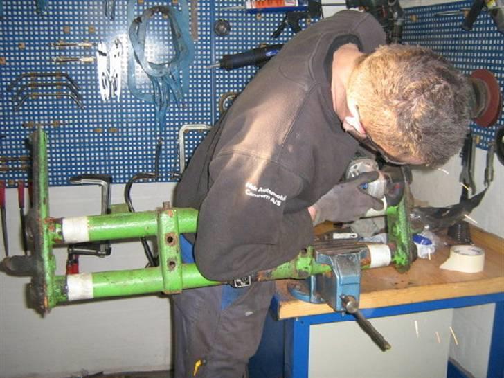 VW Bobbel 113 DE LUX  SOLGT - Ja så er jeg igang med at smalle forbro og på montere sænkningsbeslag... billede 14