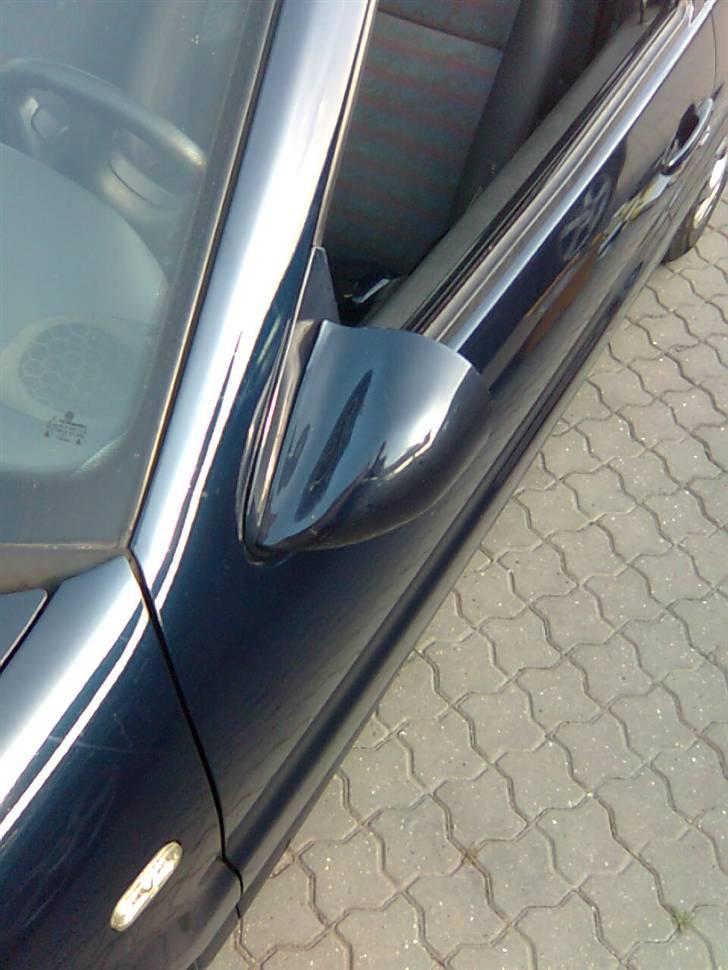 VW Polo 6N  *SOLGT* - Puha et lille spejl.. Pillet af og standard sat på, se cup er til salg :) billede 2