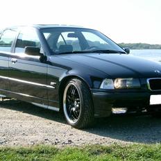 BMW 323i
