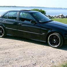 BMW 323i