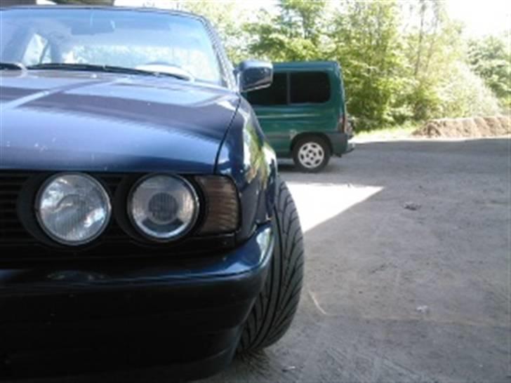 BMW 525i e34 Solgt - de gamle og kedelige lygter billede 4