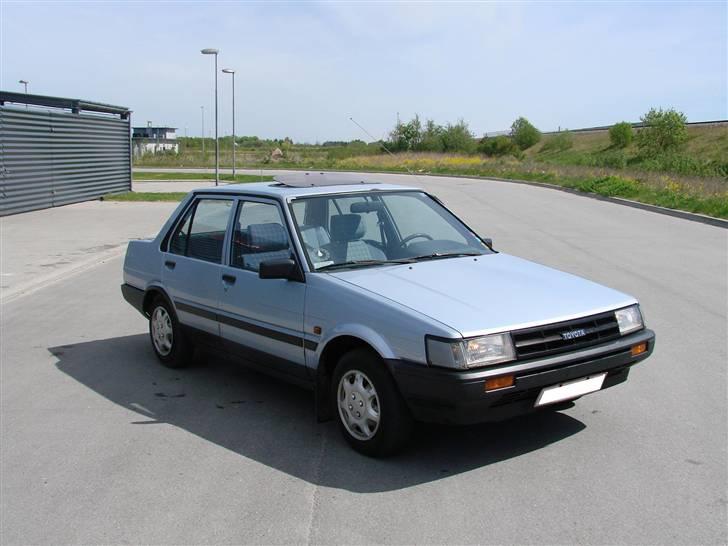 Toyota Corolla 1,3 DX S/D billede 3