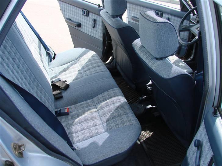 Toyota Corolla 1,3 DX S/D - fin bagsæde plads.. der kan faktisk godt være 2 voksne! billede 13