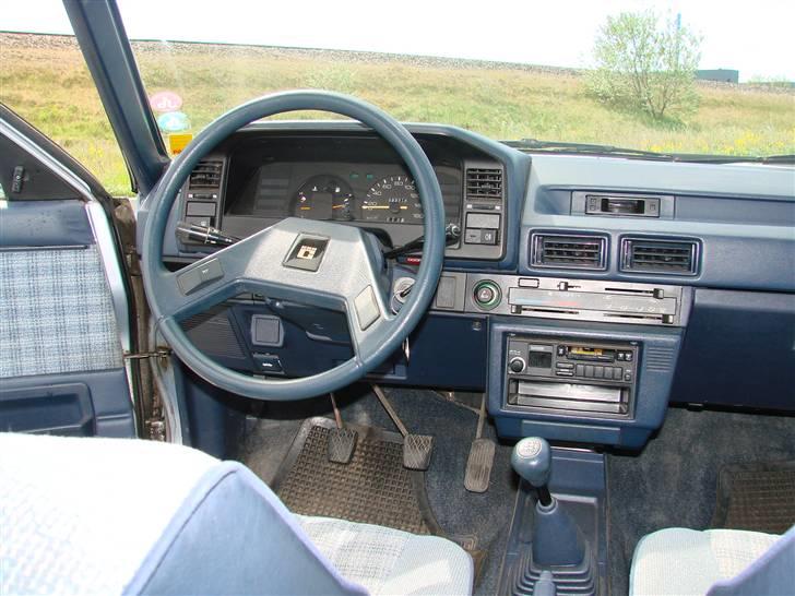 Toyota Corolla 1,3 DX S/D - cockpit billede 15