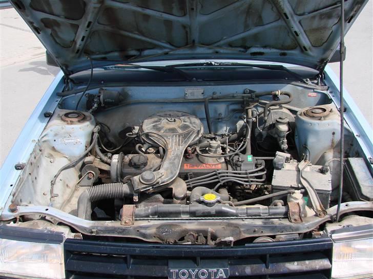 Toyota Corolla 1,3 DX S/D - kværnen skal lige vaskes billede 17