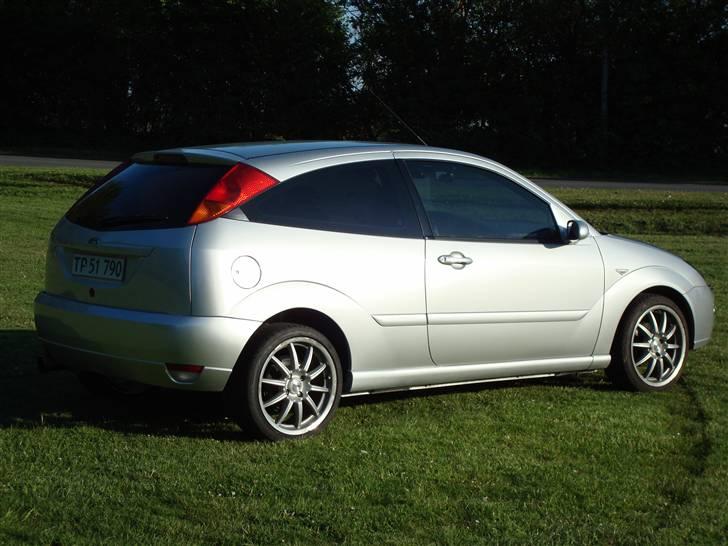 Ford Focus 2,0 til  solgt billede 2