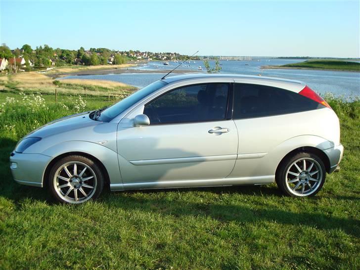 Ford Focus 2,0 til  solgt billede 6