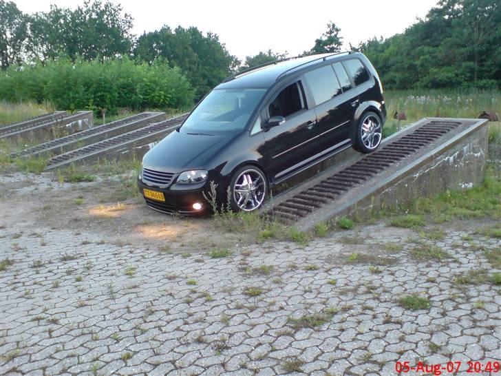 VW Touran TDI DSG - Taget på Sjælsmarkkaserne billede 17