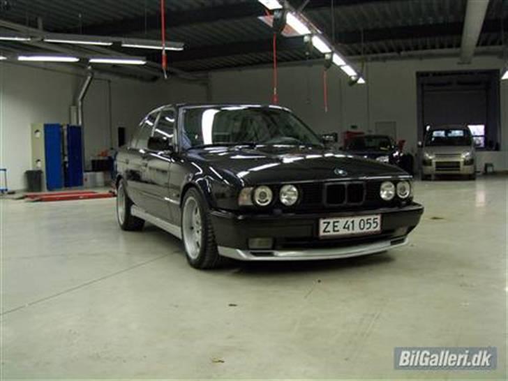 BMW 525i  SOLGT billede 1