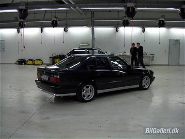 BMW 525i  SOLGT billede 4