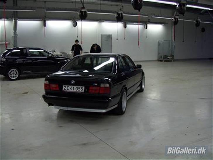 BMW 525i  SOLGT billede 5