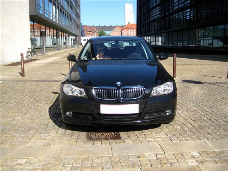BMW 320i E90 [SOLGT] billede 2