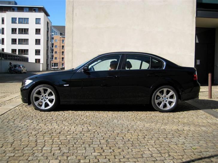 BMW 320i E90 [SOLGT] billede 4