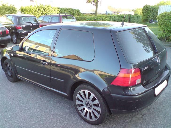 VW Golf  [SOLGT] - og sådan så den så ud bagfra da den blev købt billede 2