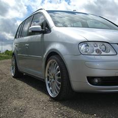 VW Touran 2.0TDi DSG *SOLGT*