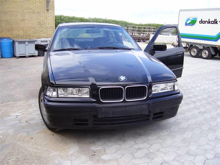 BMW E36 - 320i -  Hella klarglas forlygter med angeleyes og klarglas blink. + øjenskygge billede 15