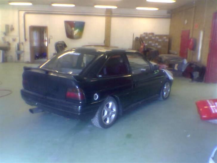 Ford Escort SOLGT - så er jeg igang med og male fronten billede 14