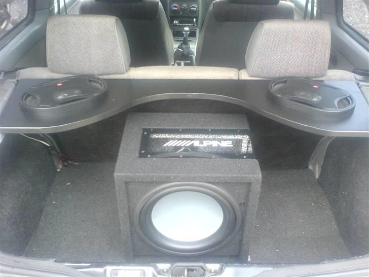 Fiat Punto 1.2 ~BYTTET~ - Anlægget med den hjemmelavede hattehylde :p lækekrt ikk :p billede 10