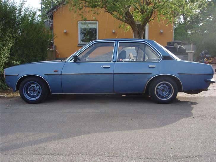 Opel ascona b Berlina. billede 9