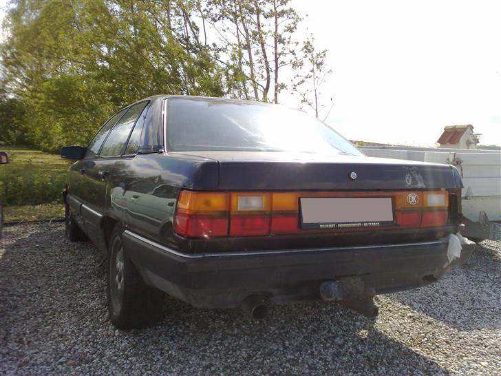 Audi 200 2.2 Turbo - Mangler højre lygte men hvorfor vides ikke billede 4