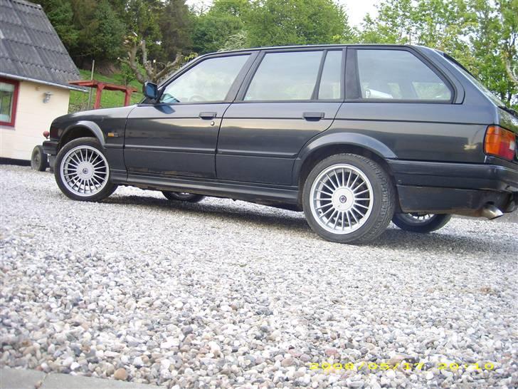 BMW 324 TD E30 touring Død billede 8