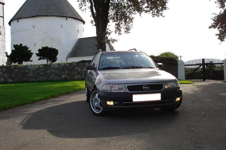 Opel Astra F Caravan SOLGT billede 1