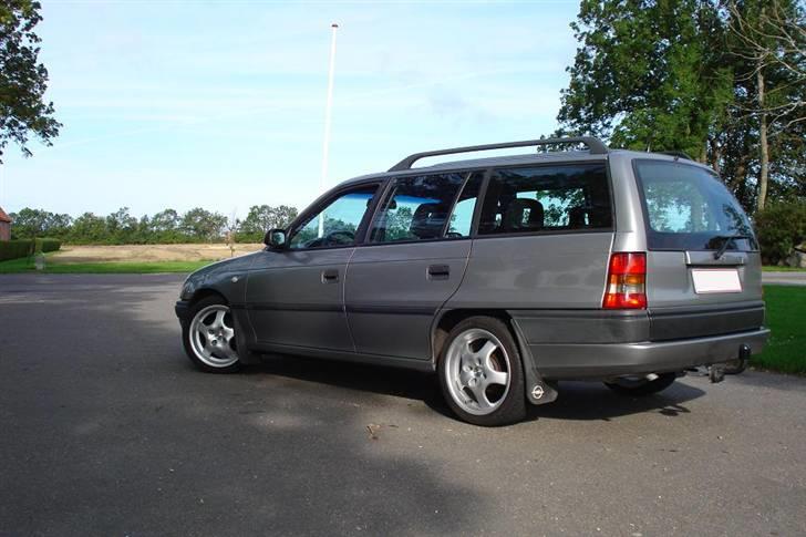 Opel Astra F Caravan SOLGT billede 3