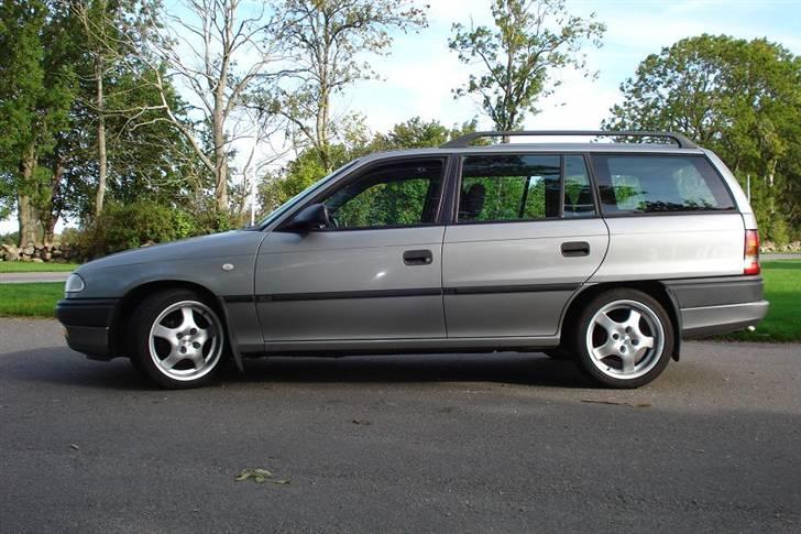 Opel Astra F Caravan SOLGT billede 4