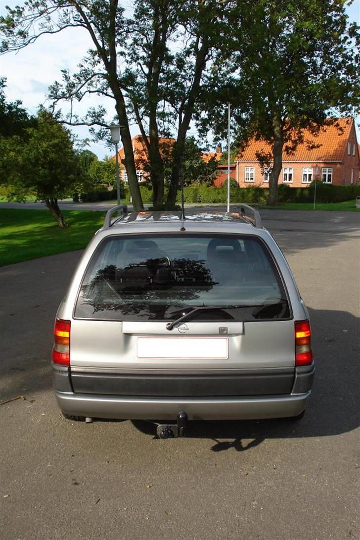 Opel Astra F Caravan SOLGT billede 6