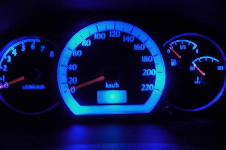 Chevrolet Lacetti - her kan man bedre se det blå lys jeg har lavet biilled taget om aften billede 13