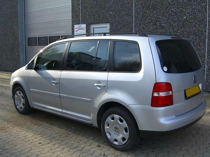 VW Touran 2.0TDi DSG *SOLGT* - Bvadrr... som jeg fik den, dog havde jeg fået lavet solfilm på det tidspunkt. billede 12
