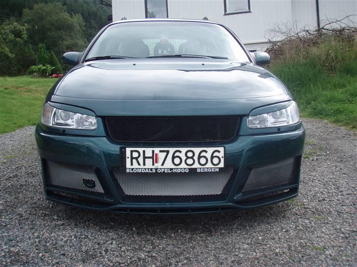 Opel Omega B1 "NRW" stv - litt små fiks igjen,men begynner og se bra ut. No er det bare og lakke nettingen svart, syns det så litt bedre ut. billede 2