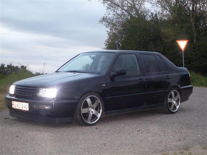 VW Vento 2,0i  8v GT  - De nye fælge. 8x17" med 195/40-17" dæk. billede 9