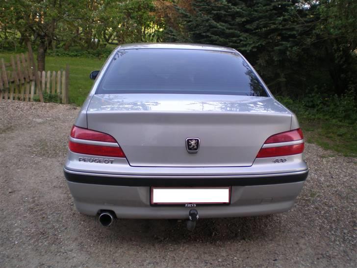 Peugeot 406 2,0 16v st solgt - Pæn bagende, det ser sku godt ud med sådan en bagpotte.. billede 2