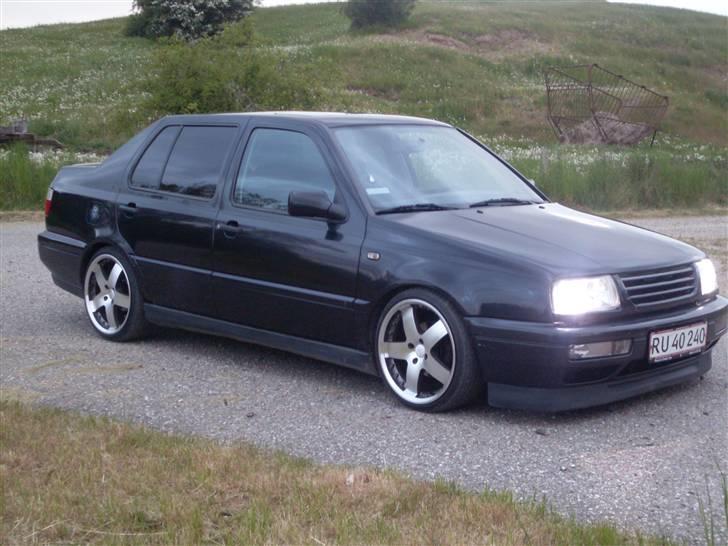 VW Vento 2,0i  8v GT  - De nye fælge. 8x17" med 195/40-17" dæk. billede 13