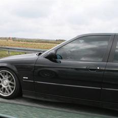 BMW E36 328i Sedan Solgt